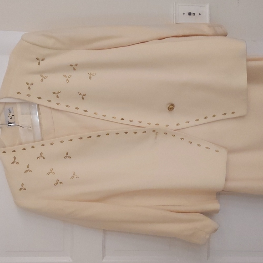 Women three piece suit size 22 cream